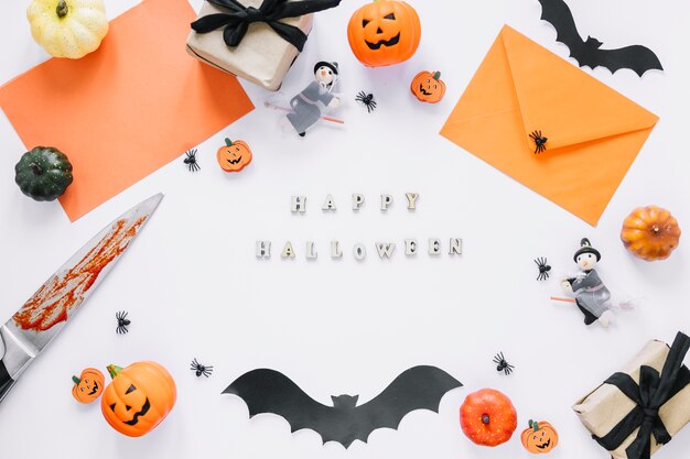 Decoraciones con inscripción feliz Halloween en medio