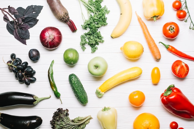 Foto gratuita degradado surtido de verduras maduras