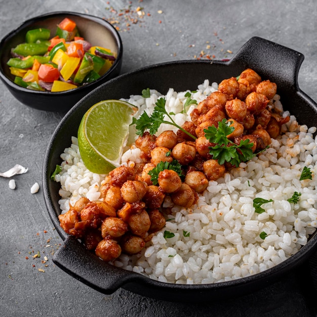 Deliciosa comida brasileña de alto ángulo