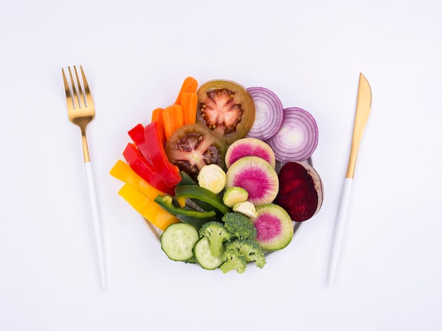 Deliciosa ensalada orgánica lista para ser servida