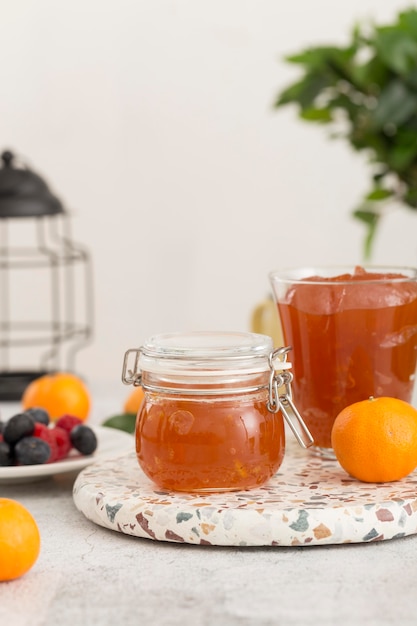 Deliciosa mermelada casera de naranja en frasco