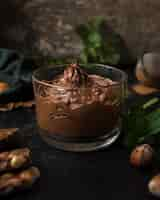 Foto gratuita deliciosa mousse de chocolate con primer plano