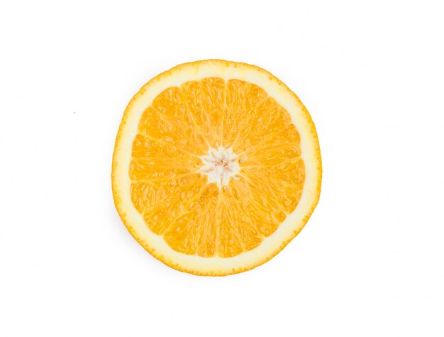 Deliciosa naranja con fondo blanco
