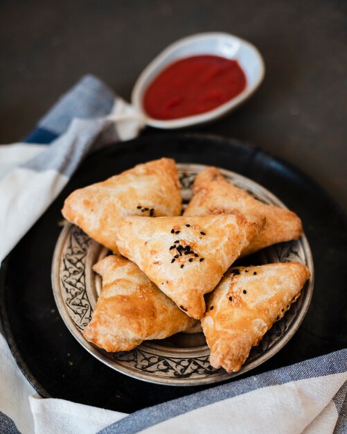 Deliciosa panadería india con salsa