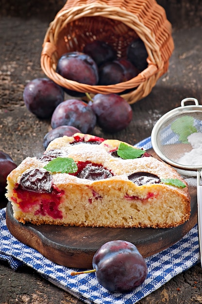 Deliciosa tarta casera con ciruelas