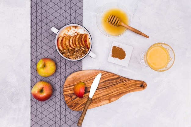 Foto gratuita deliciosa vista superior de manzana y miel