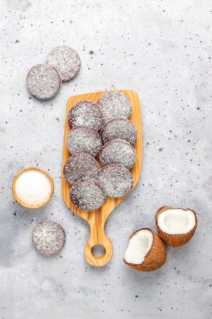 Deliciosas galletas de chocolate y coco con coco