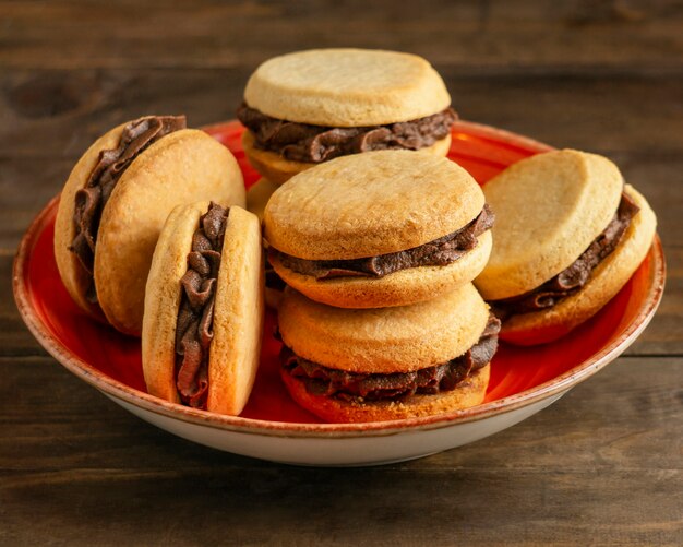 Deliciosas galletas con crema de ángulo alto.