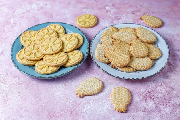 Foto gratuita deliciosas galletas en forma de piña.