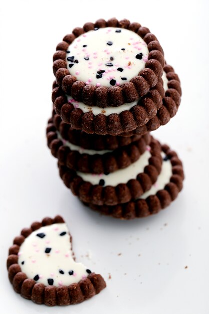 Deliciosas galletas en la mesa