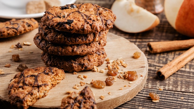 Foto gratuita deliciosas galletas en la mesa