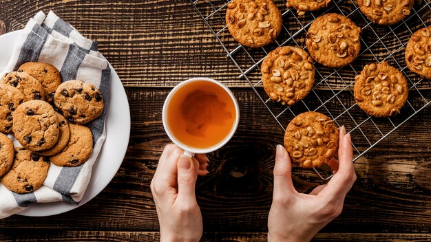 Deliciosas galletas en la mesa