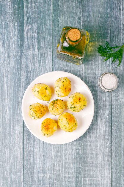 Deliciosas papas asadas con eneldo