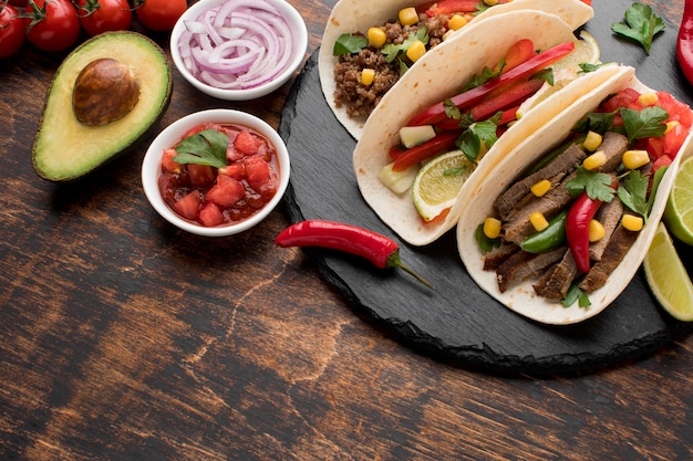 Deliciosas tortillas con carne y verduras.