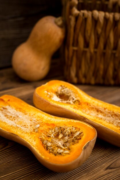 Delicioso arreglo de calabaza a la mitad