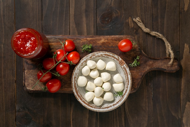 Foto gratuita delicioso arreglo de queso fresco