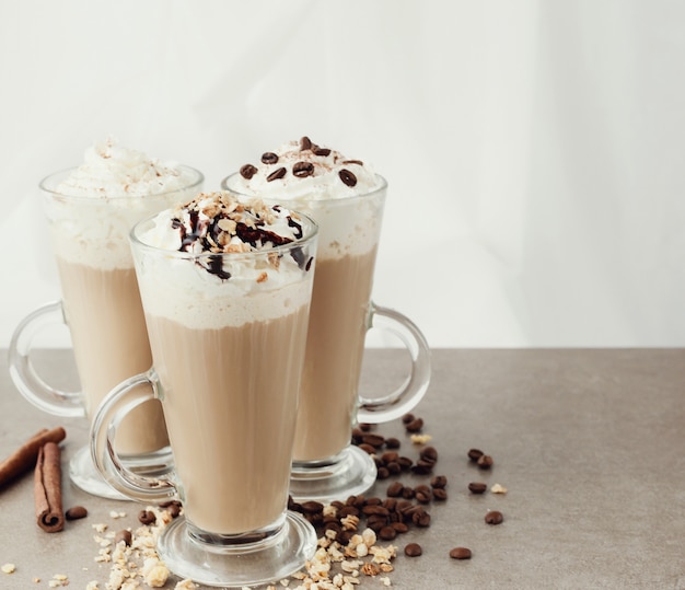 Foto gratuita delicioso café capuchino