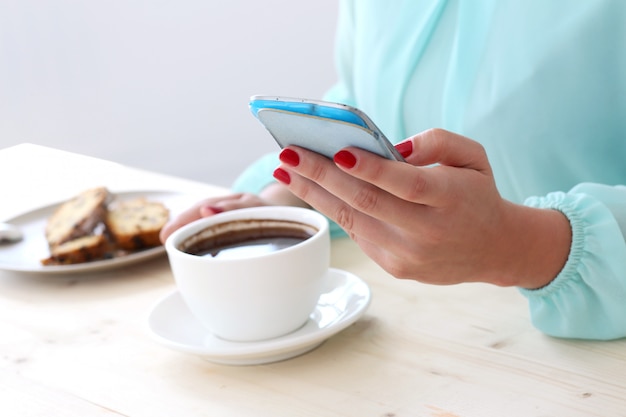 Delicioso café sobre la mesa