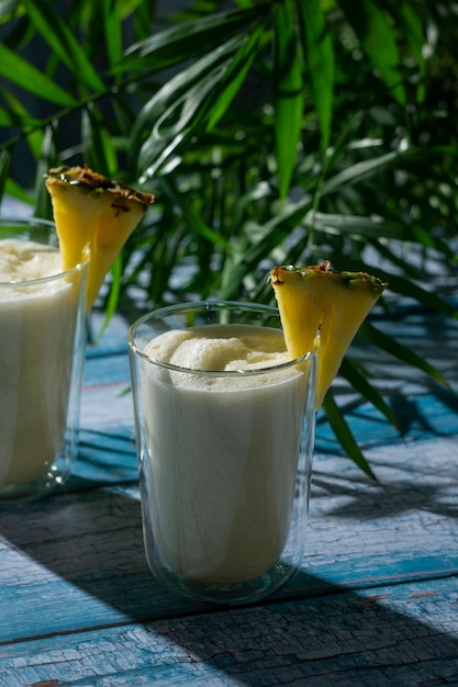 Foto gratuita delicioso cóctel de piña colada