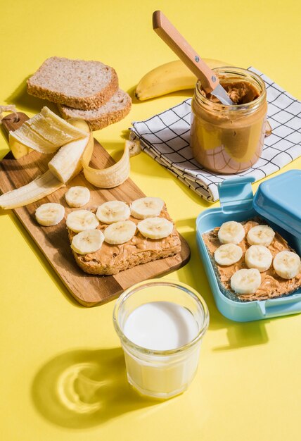 Delicioso desayuno casero listo para ser servido