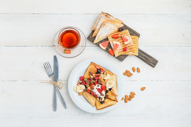 Delicioso desayuno con frutas