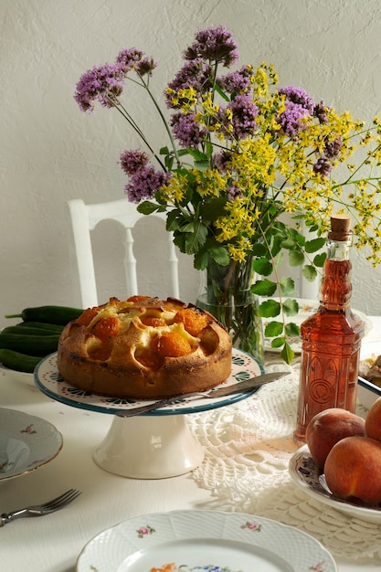 Foto gratuita delicioso festín floral bodegón