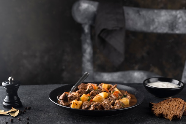 Delicioso goulash listo para cenar