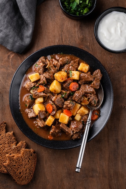 Foto gratuita delicioso goulash listo para cenar