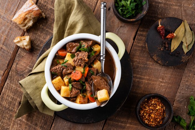 Delicioso goulash listo para cenar