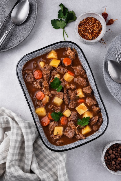 Foto gratuita delicioso goulash listo para cenar