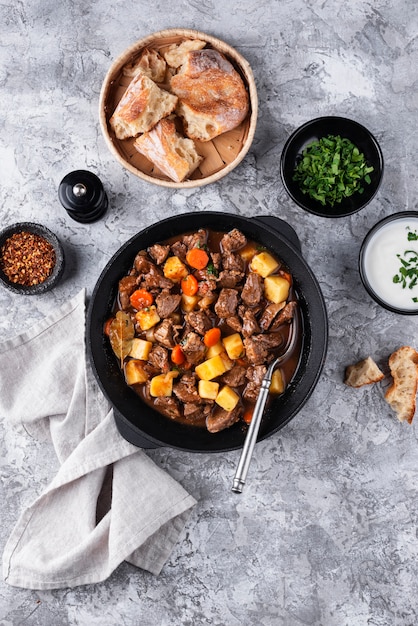 Foto gratuita delicioso goulash listo para cenar