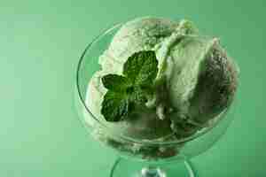 Foto gratuita delicioso helado verde bodegón