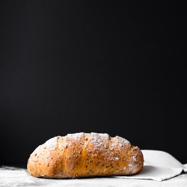 Delicioso pan recién hecho con espacio de copia