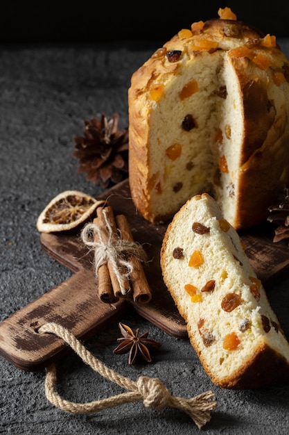 Delicioso panettone alto ángulo