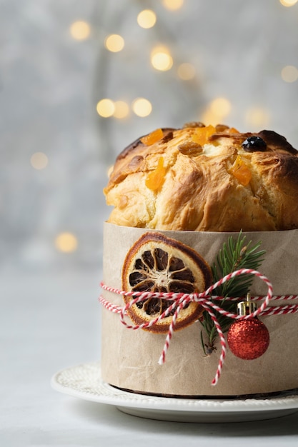 Foto gratuita delicioso panettone navideño