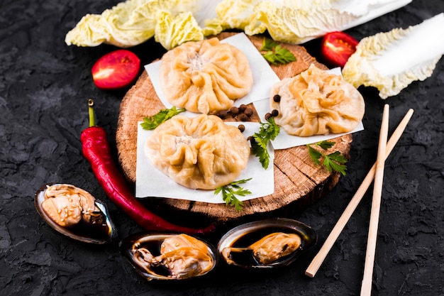 Delicioso plato asiático dim sum