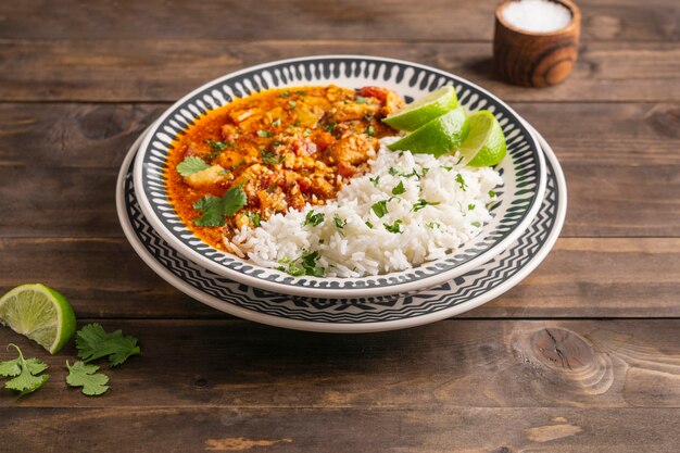 Delicioso plato brasileño en mesa