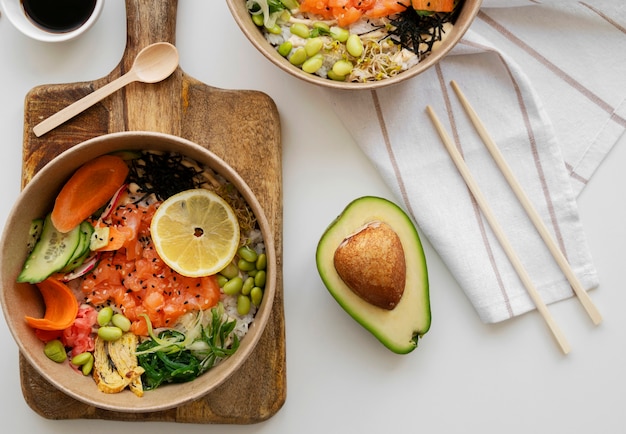 Foto gratuita delicioso plato de mariscos con salmón