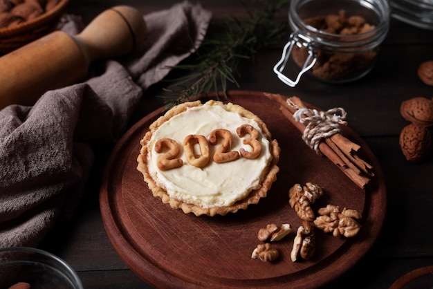 Delicioso postre de alto ángulo para año nuevo.