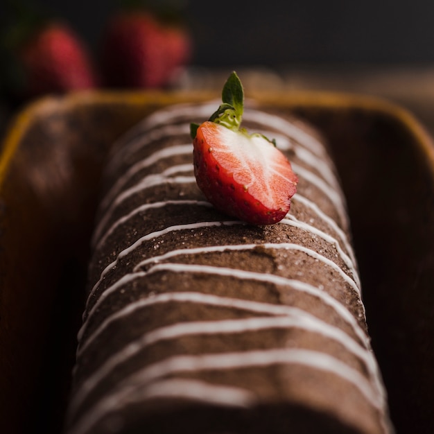 Delicioso postre de chocolate con fresa