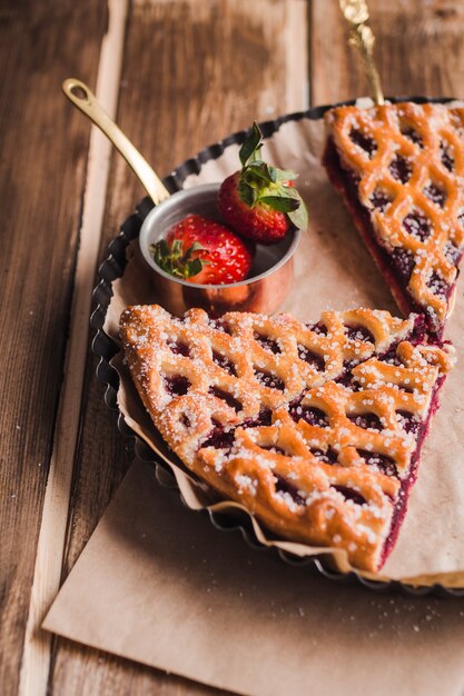 Delicioso postre decorando con azúcar de ricino