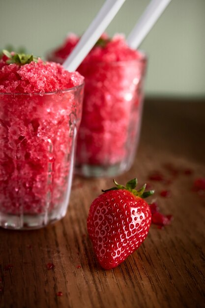 Delicioso postre granizado con sabor a frutas