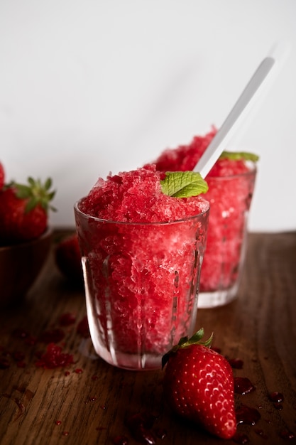 Delicioso postre granizado con sabor a frutas