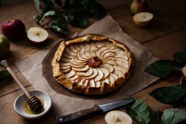 Delicioso postre de manzana de alto ángulo