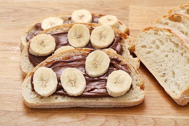 Delicioso sandwich sobre la mesa