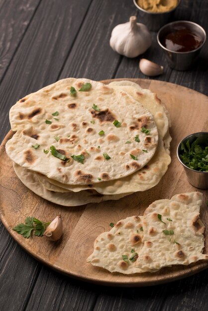 Delicioso surtido de roti tradicionales