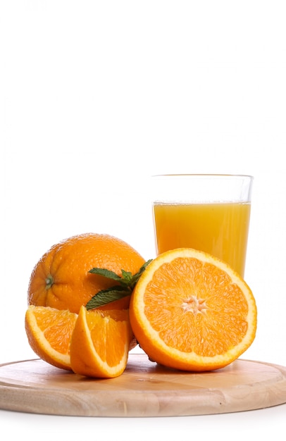 Delicioso vaso de jugo de naranja