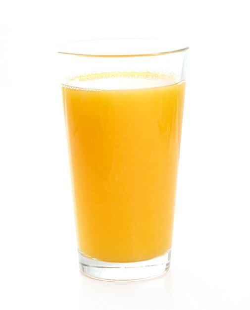 Delicioso vaso de jugo de naranja
