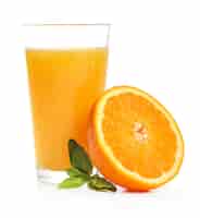Foto gratuita delicioso vaso de jugo de naranja