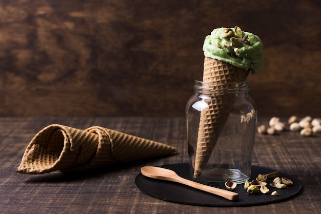 Deliciosos conos de helado con pistacho